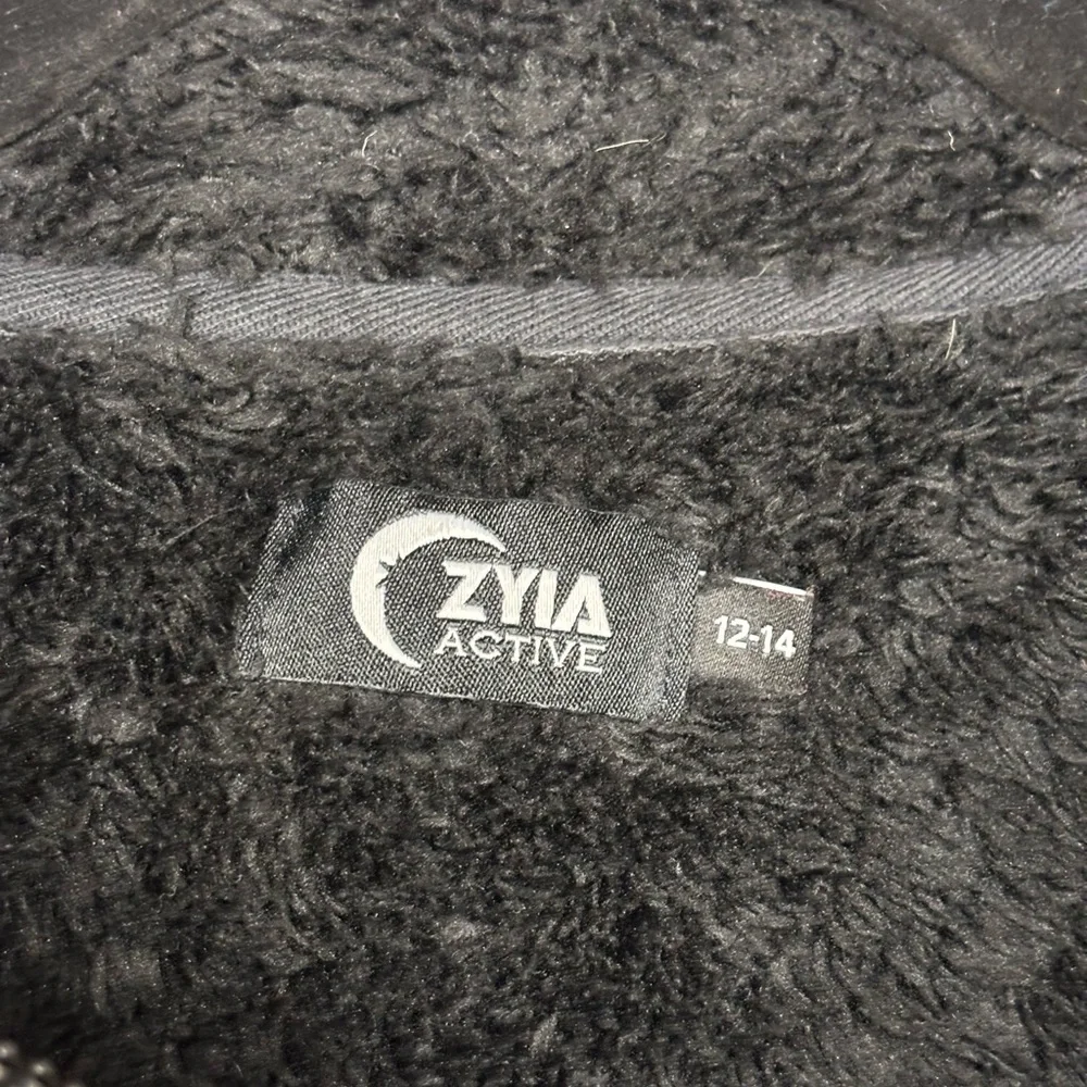 ZYIA Black Fuzzy Pullover - Picture 4 of 4